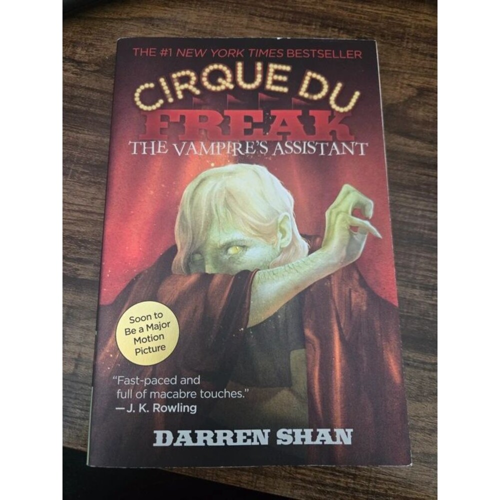 Cirque Du Freak : The Vampire's Assistant book 2 by Darren Shan